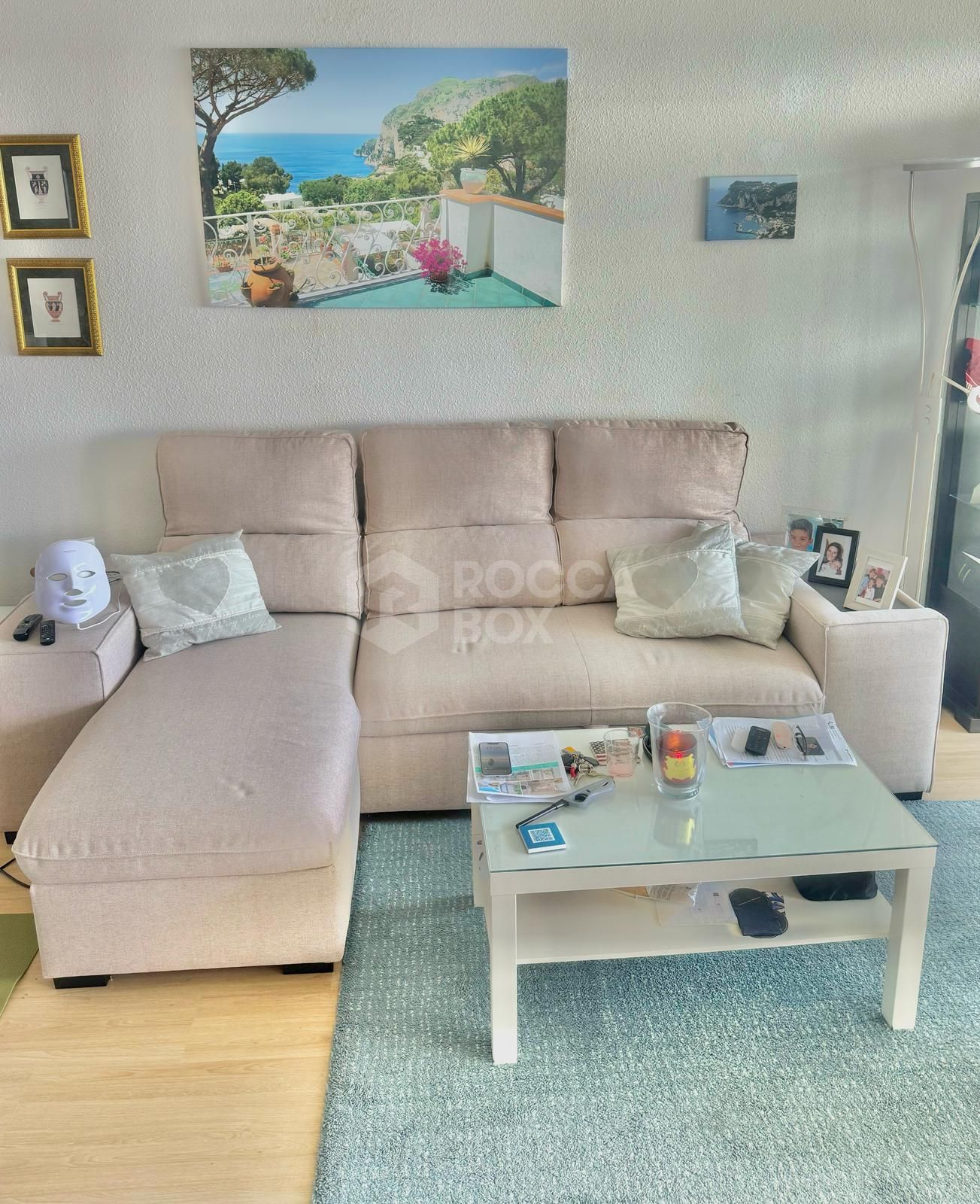 Frontline Beach Apartment with Panoramic Sea Views