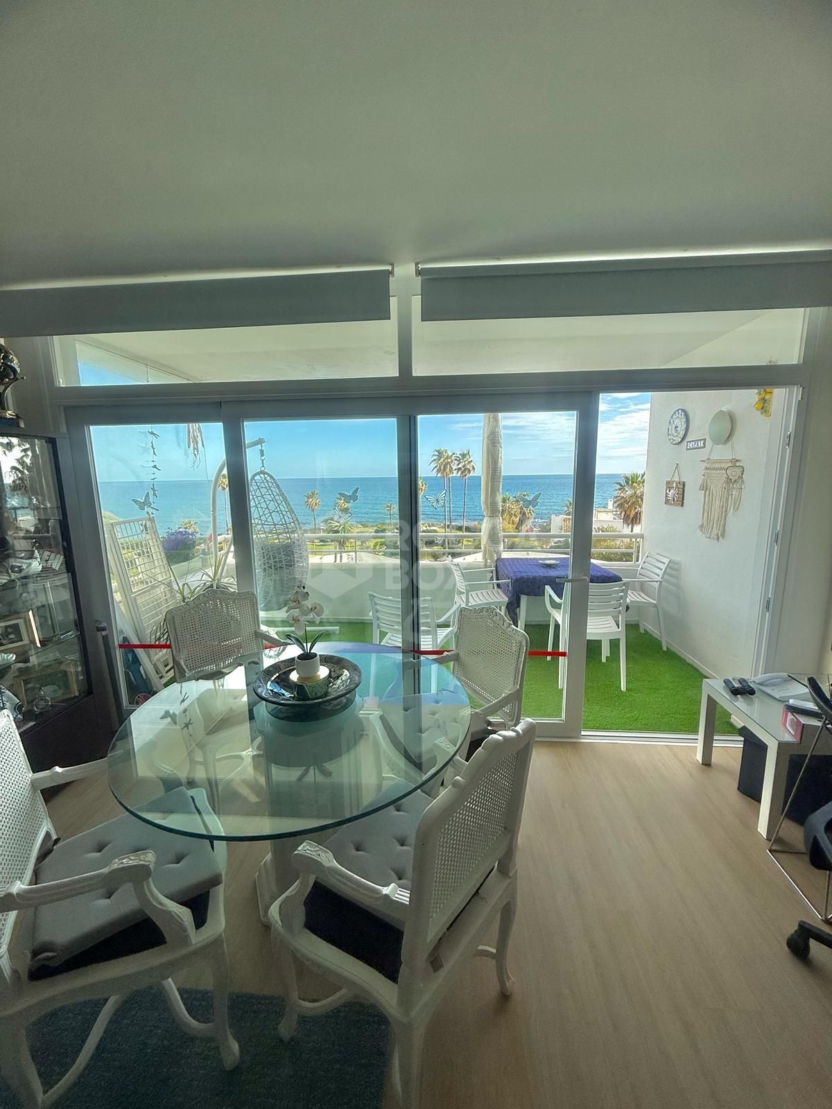 Frontline Beach Apartment with Panoramic Sea Views