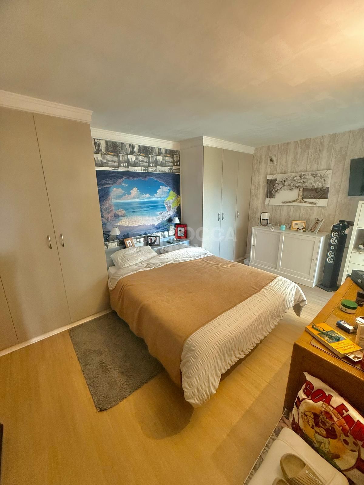 Frontline Beach Apartment with Panoramic Sea Views