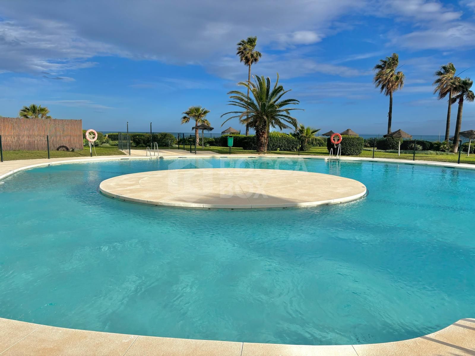 Frontline Beach Apartment with Panoramic Sea Views