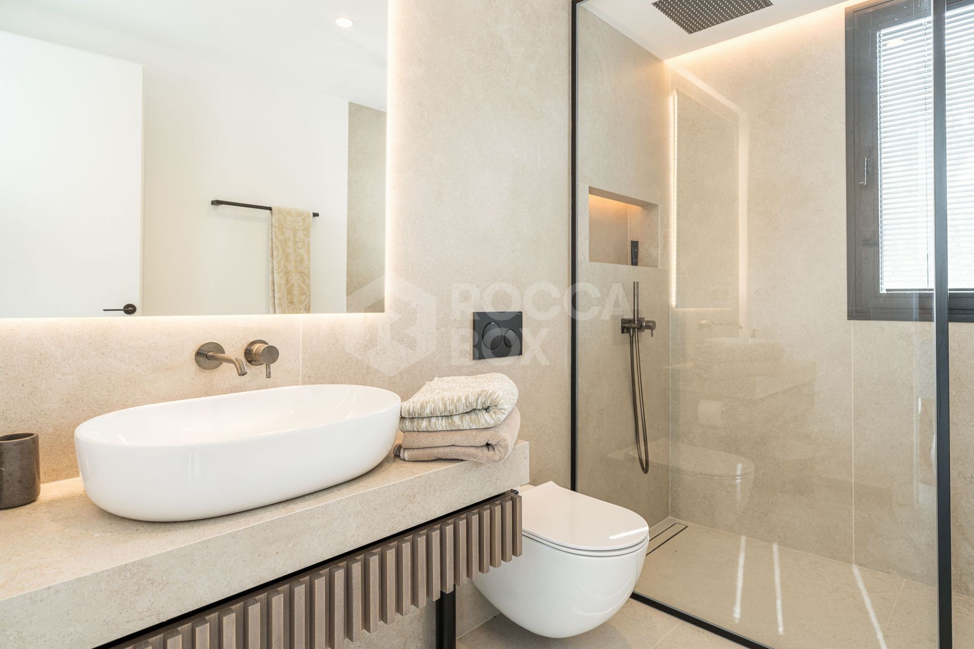 Family Villa with Modern Design and Entertainment Spaces in Nueva Andalucía
