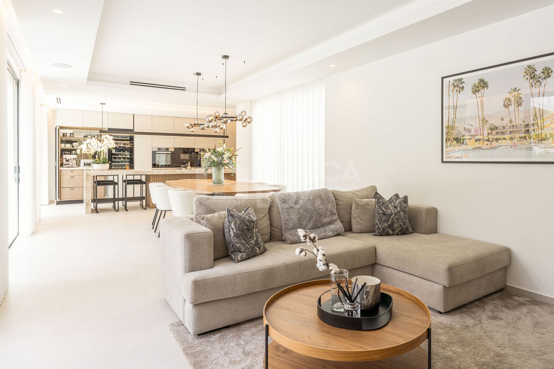 Family Villa with Modern Design and Entertainment Spaces in Nueva Andalucía