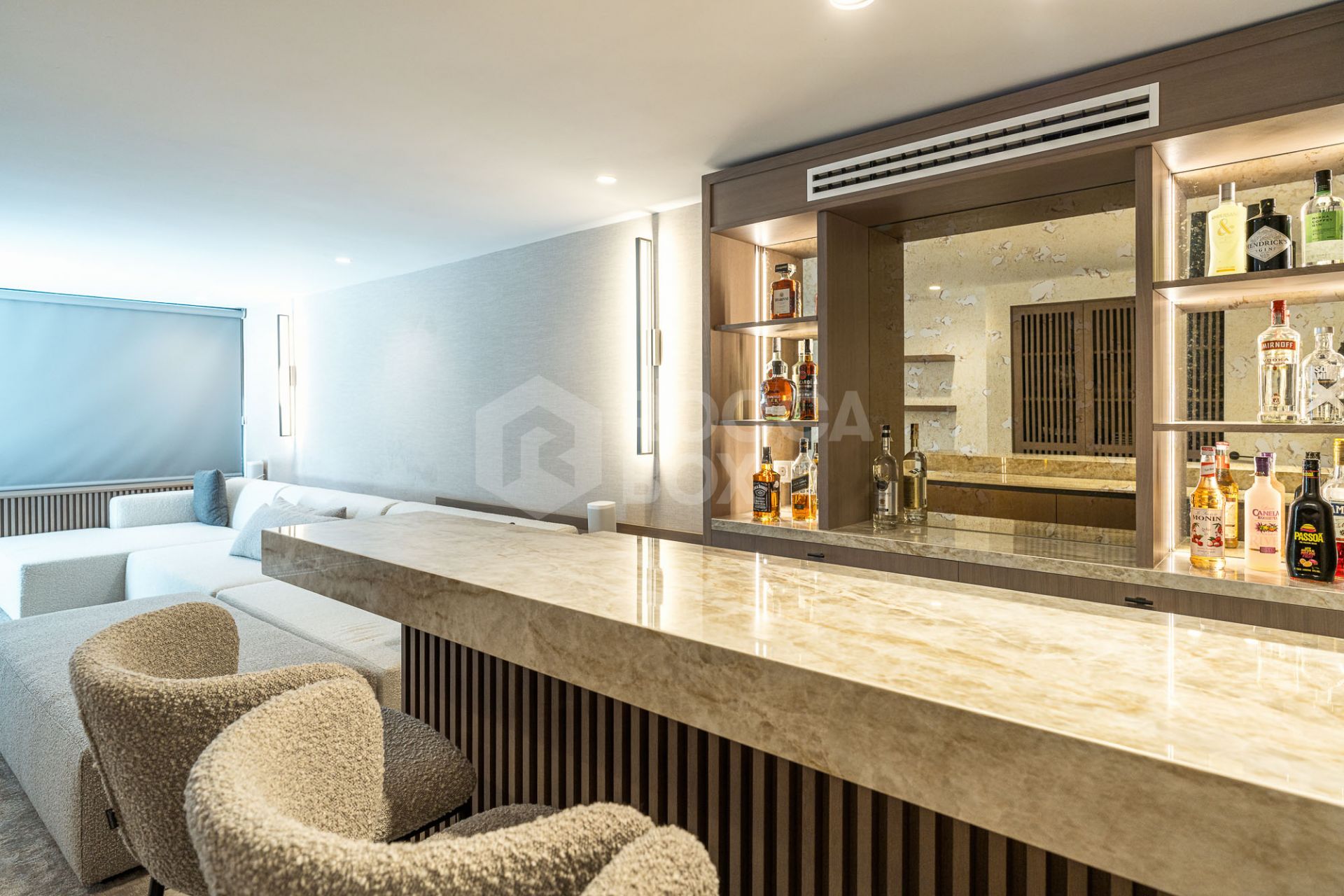 Family Villa with Modern Design and Entertainment Spaces in Nueva Andalucía