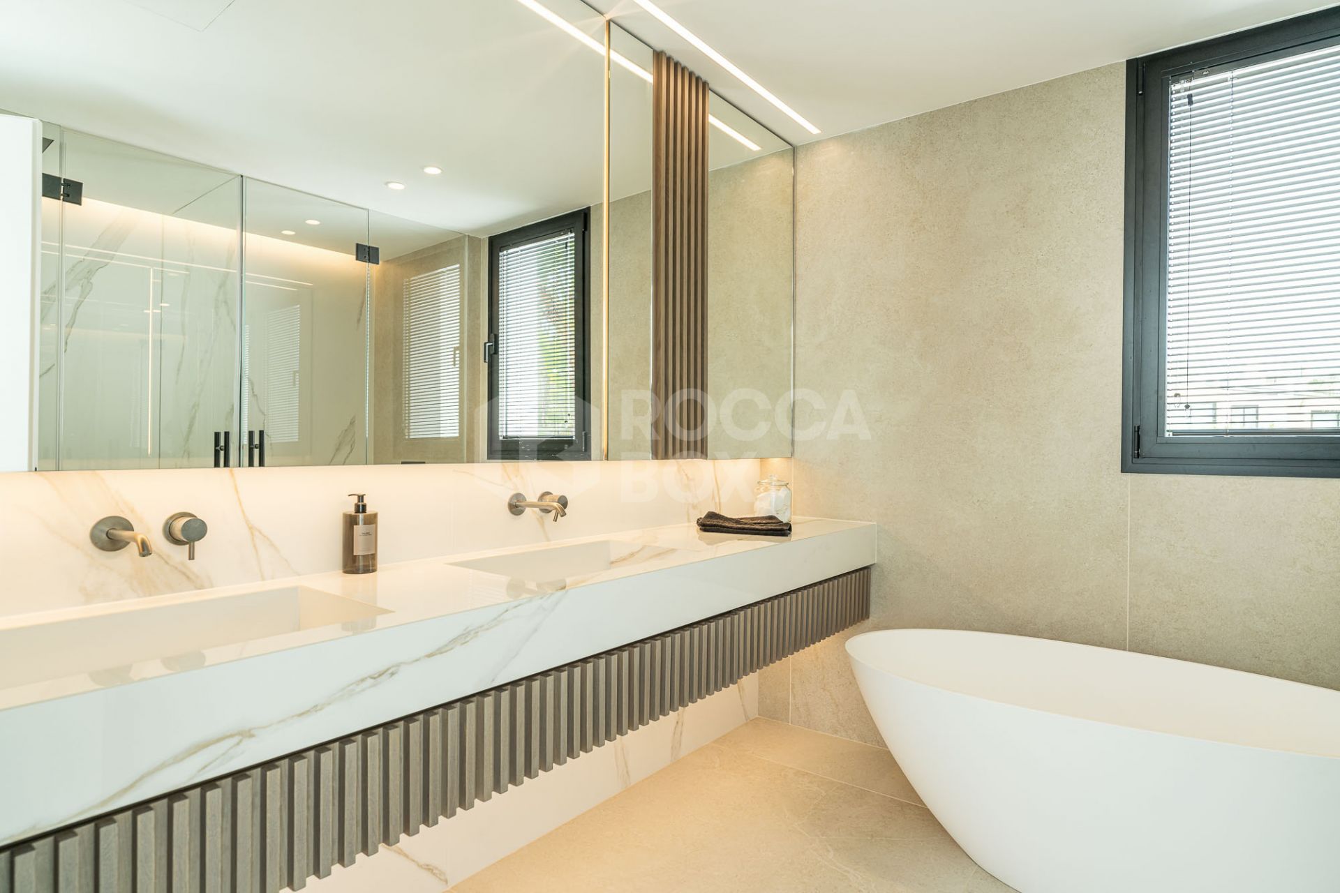 Family Villa with Modern Design and Entertainment Spaces in Nueva Andalucía