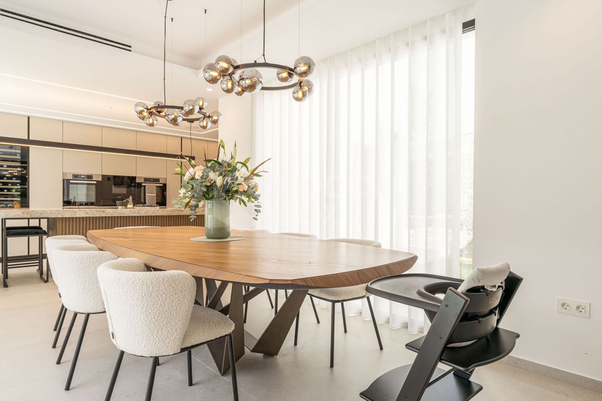Family Villa with Modern Design and Entertainment Spaces in Nueva Andalucía