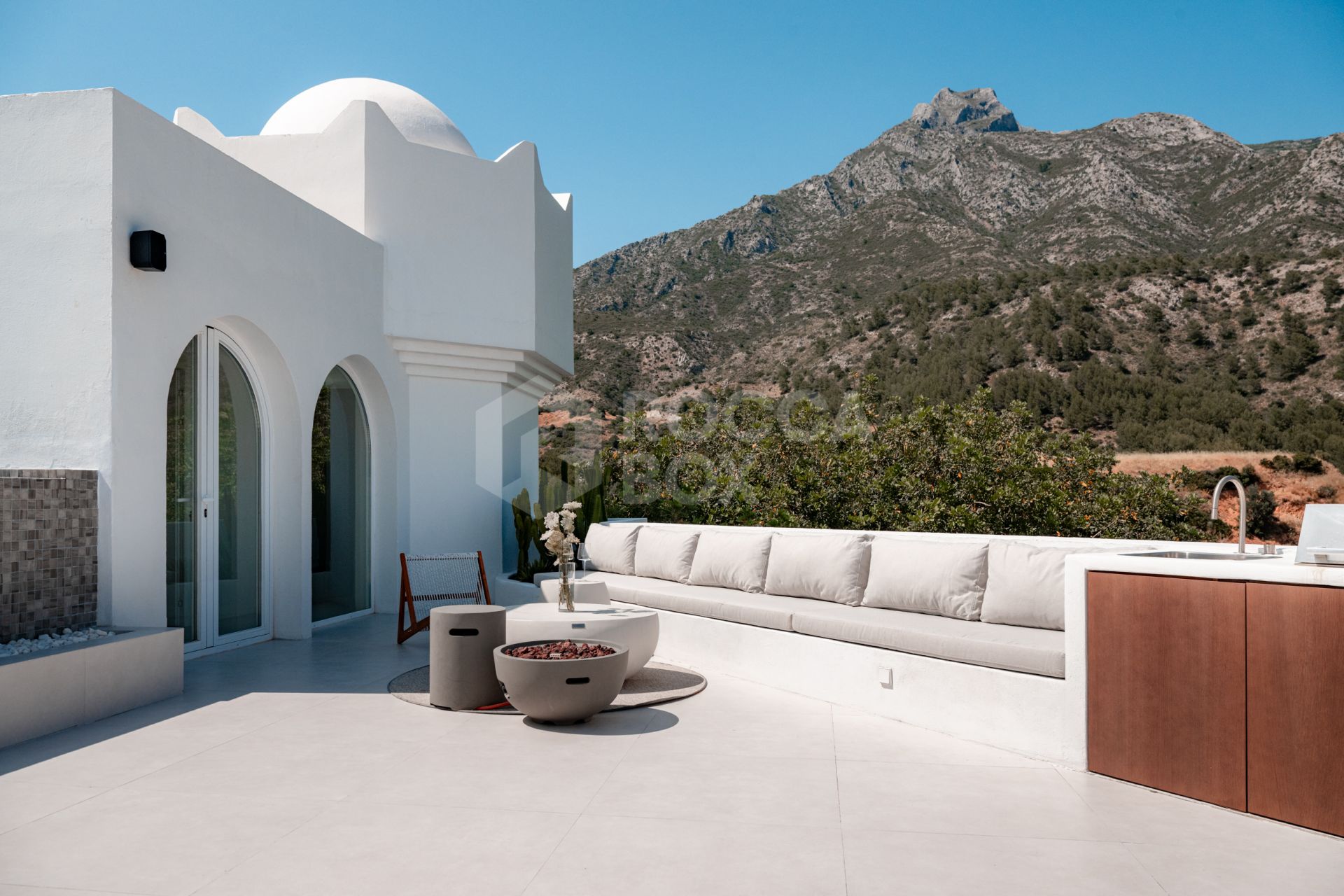 Golden Mile Sky Retreat – Panoramic Sea View Penthouse with Infinity Pool