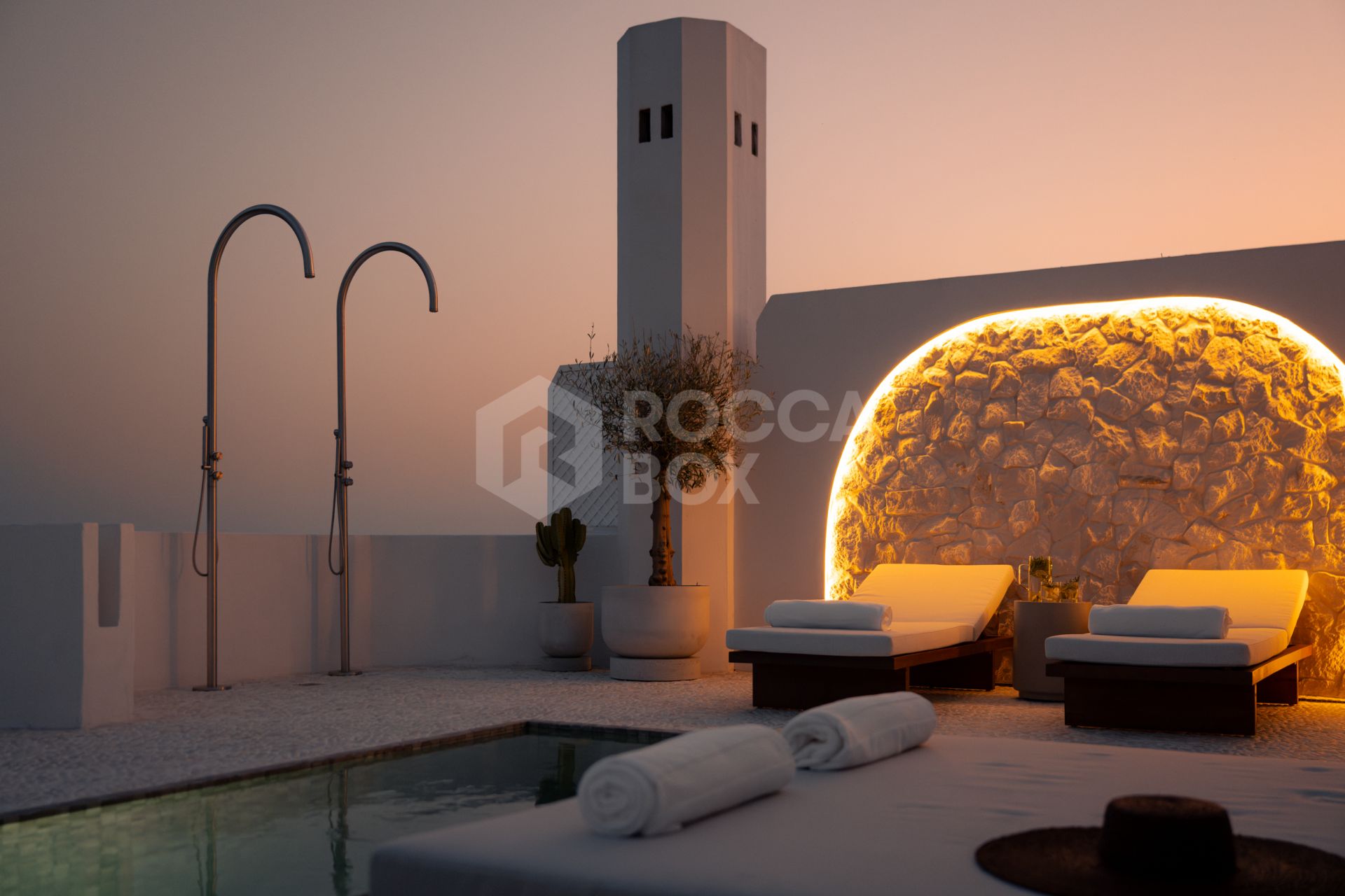 Golden Mile Sky Retreat – Panoramic Sea View Penthouse with Infinity Pool