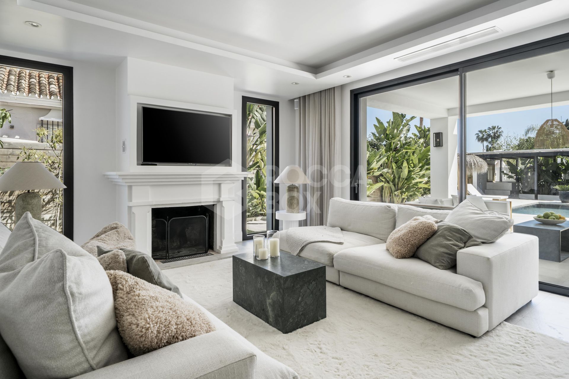 Andalusian-Modern Home with Amenities in Nueva Andalucía