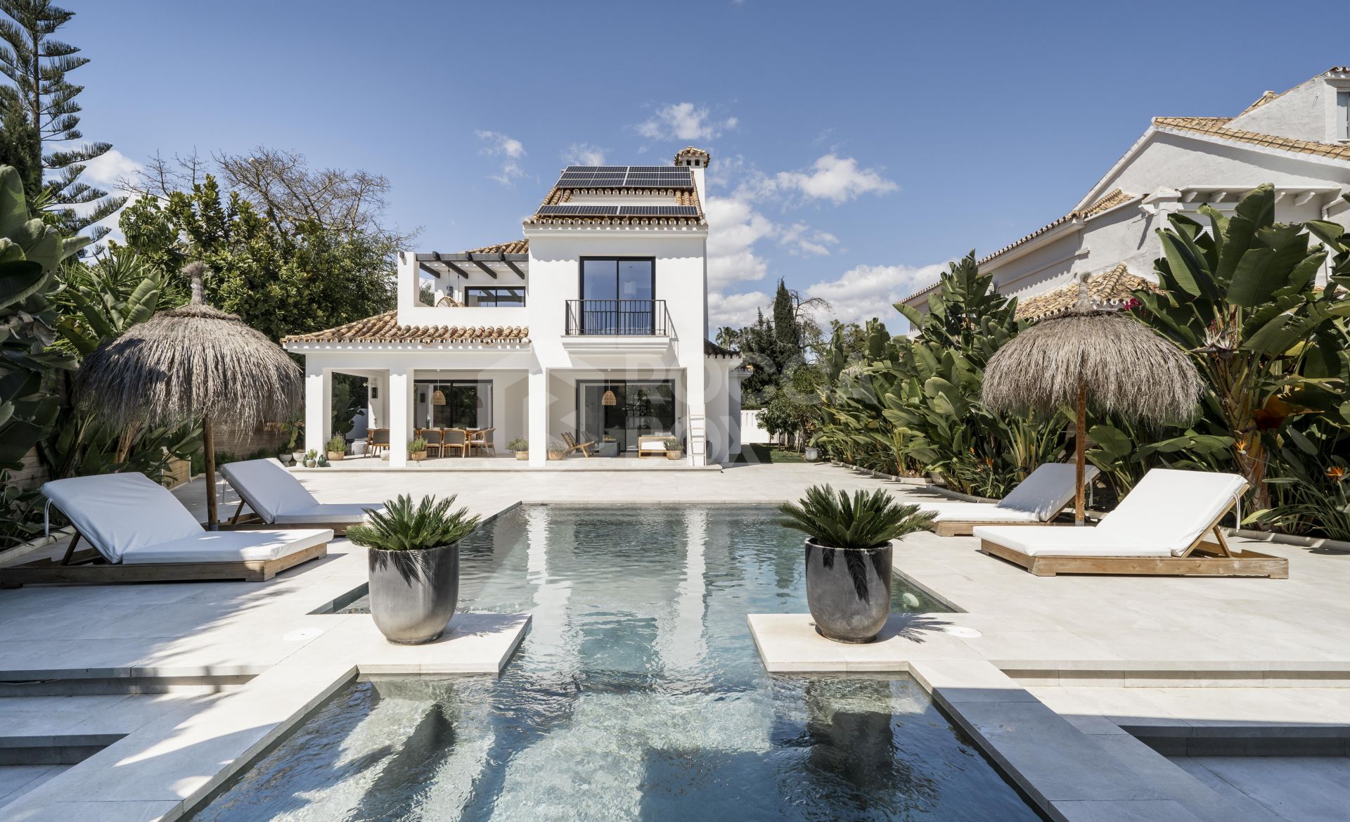 Andalusian-Modern Home with Amenities in Nueva Andalucía
