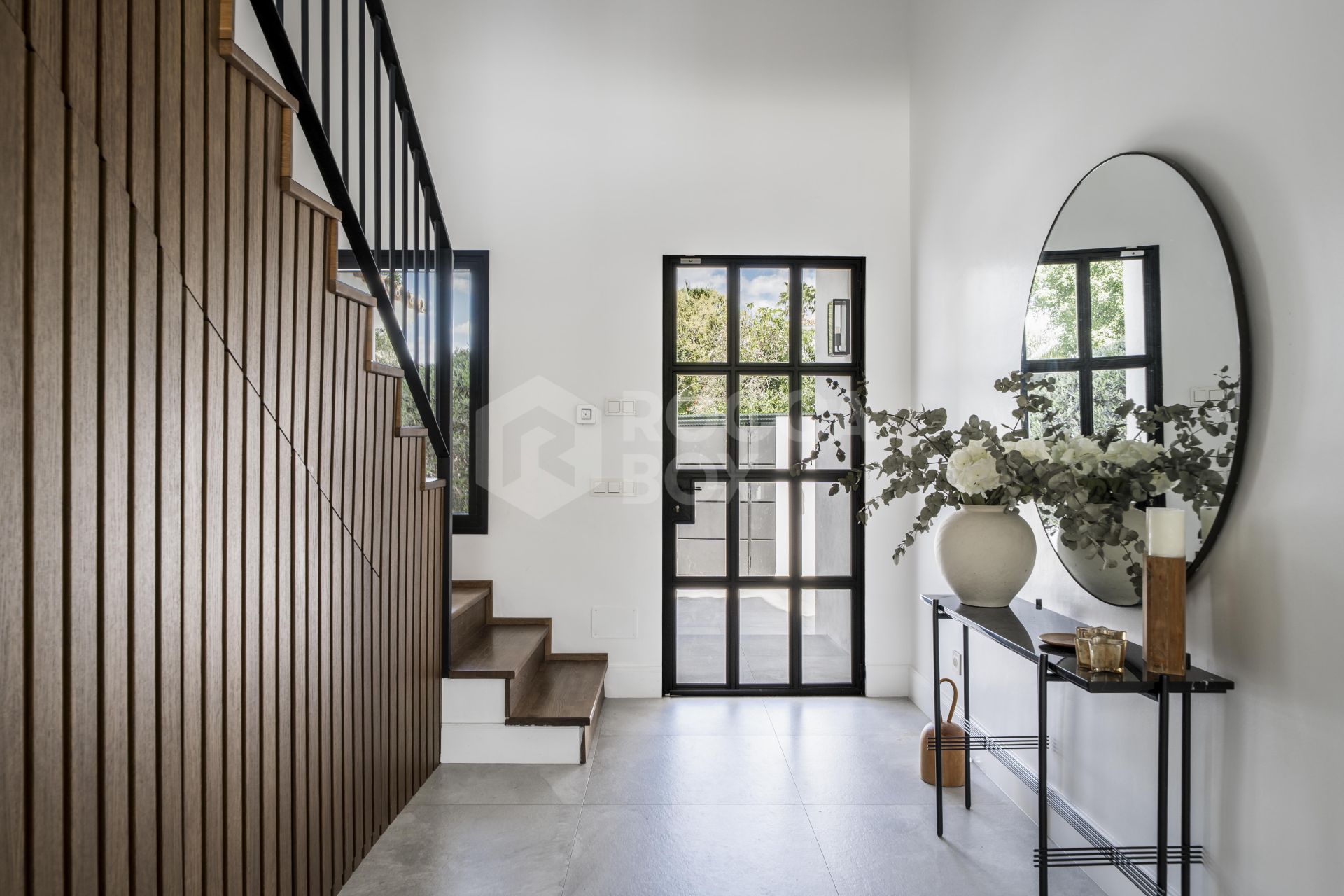 Andalusian-Modern Home with Amenities in Nueva Andalucía