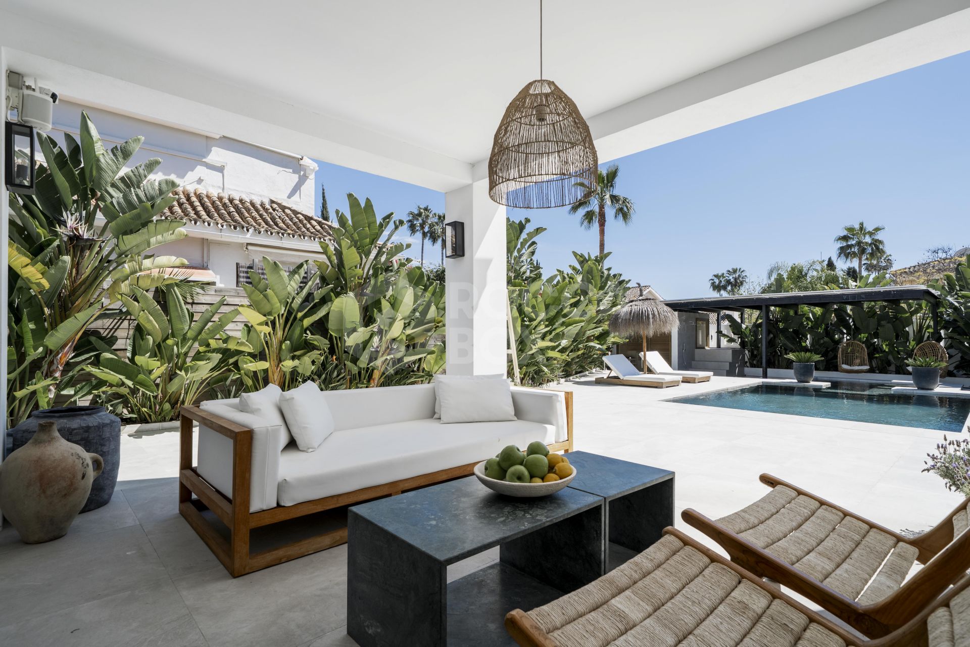 Andalusian-Modern Home with Amenities in Nueva Andalucía