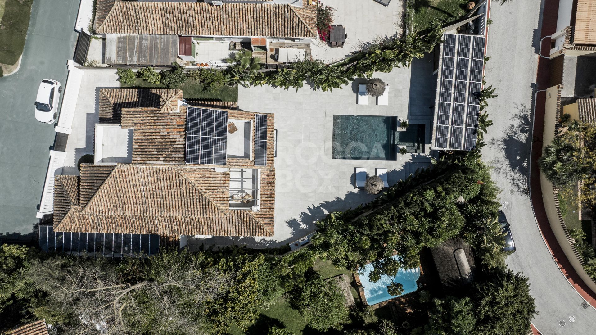 Andalusian-Modern Home with Amenities in Nueva Andalucía