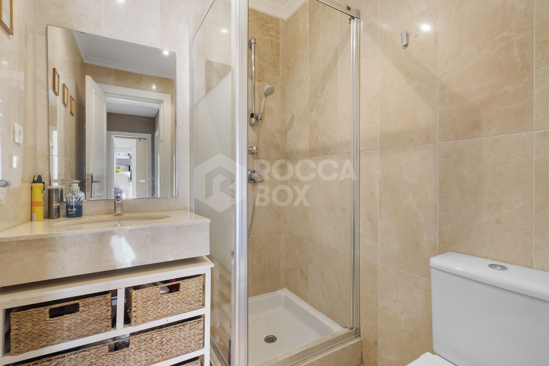 Spacious 3-Bedroom Ground Floor Apartment Minutes from Puerto Banús