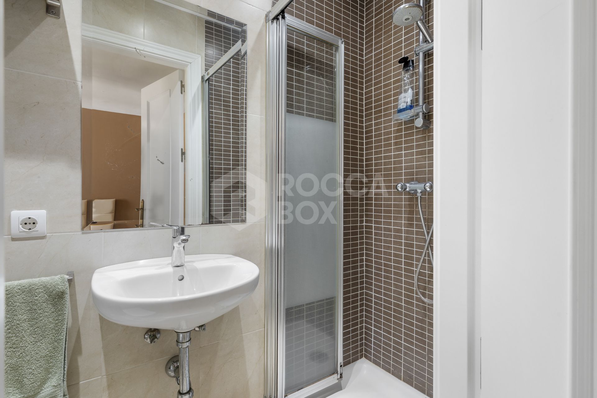 Spacious 3-Bedroom Ground Floor Apartment Minutes from Puerto Banús