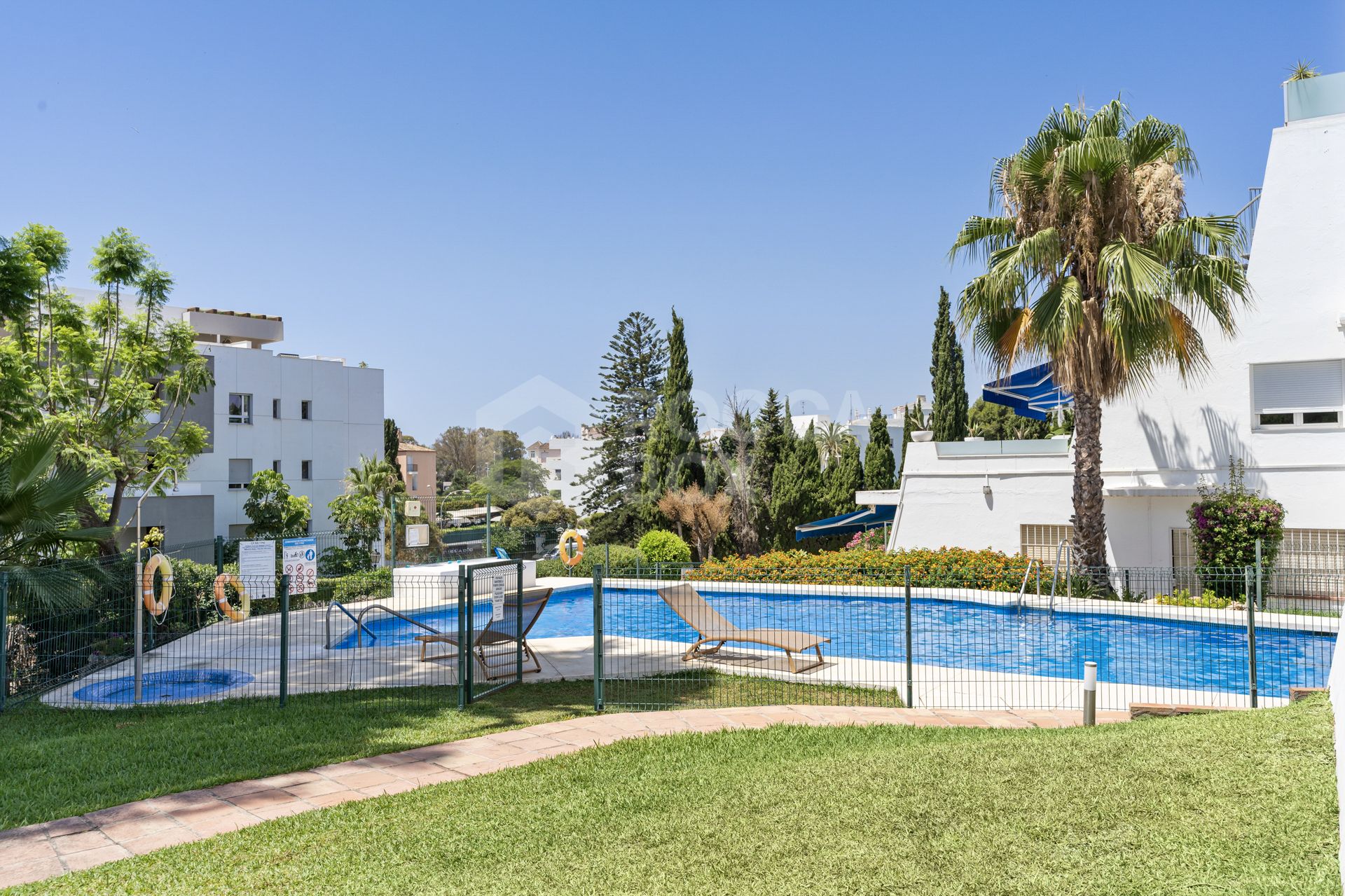 Spacious 3-Bedroom Ground Floor Apartment Minutes from Puerto Banús