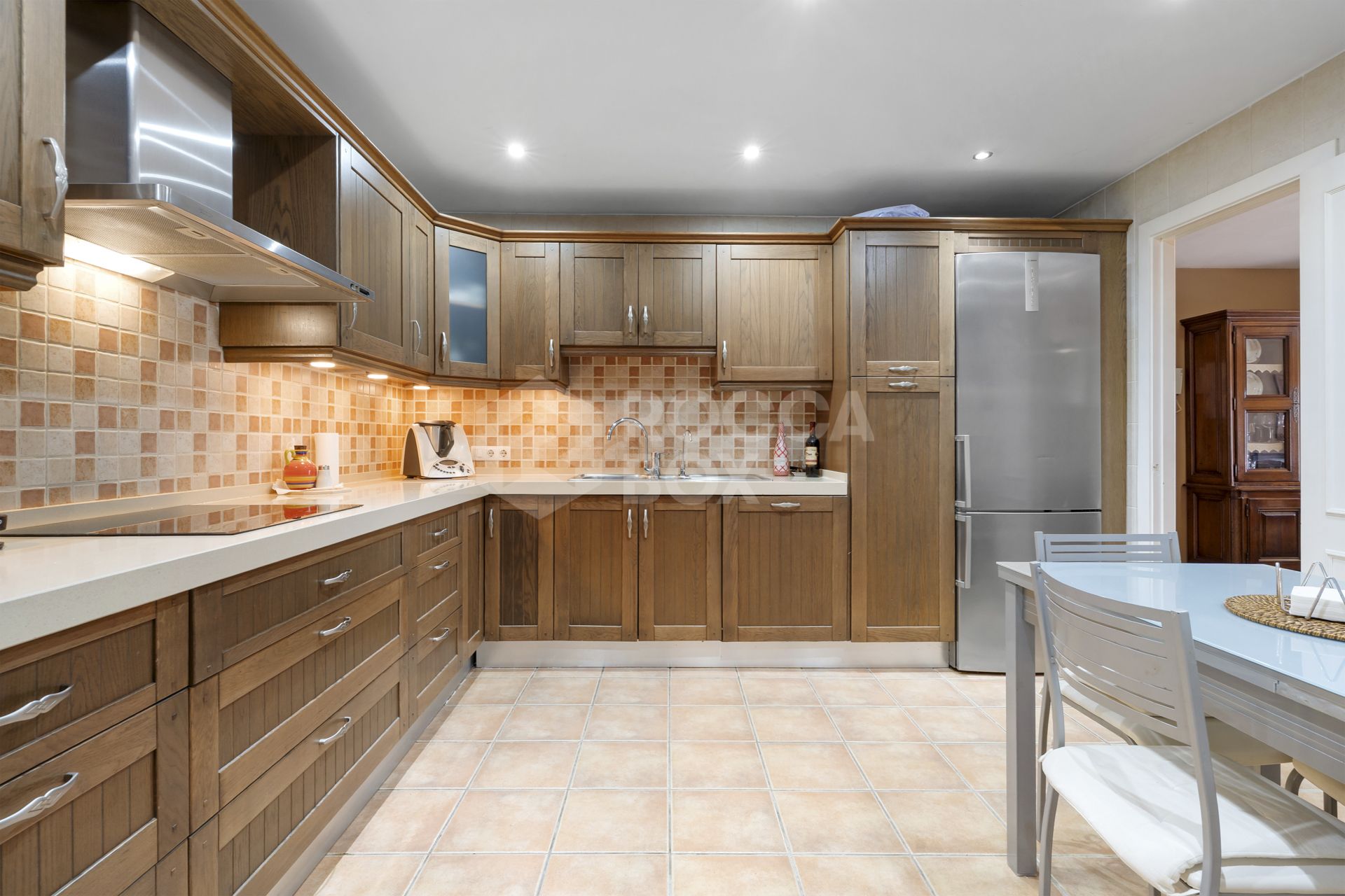Spacious 3-Bedroom Ground Floor Apartment Minutes from Puerto Banús