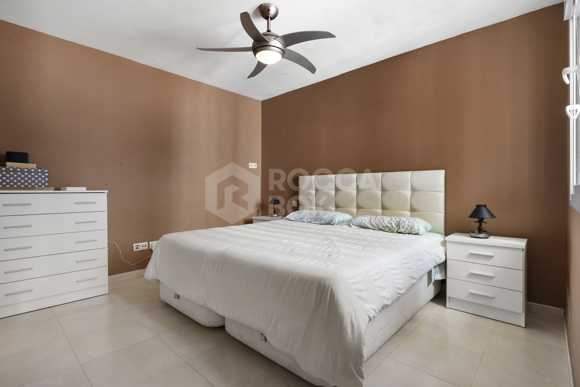 Spacious 3-Bedroom Ground Floor Apartment Minutes from Puerto Banús
