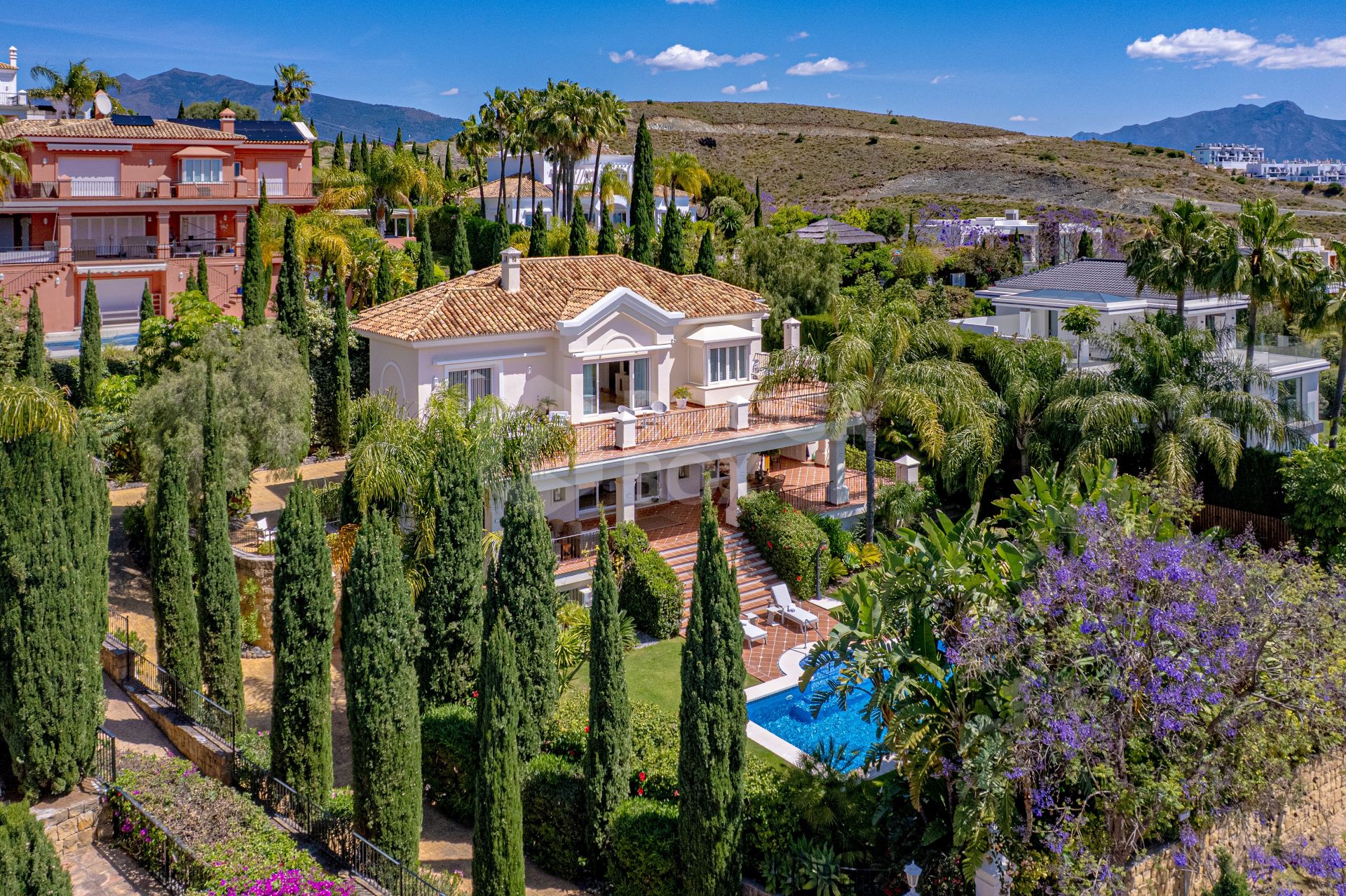 Beautifully Renovated 6-Bedroom Villa with Breathtaking Views in Los Flamingos