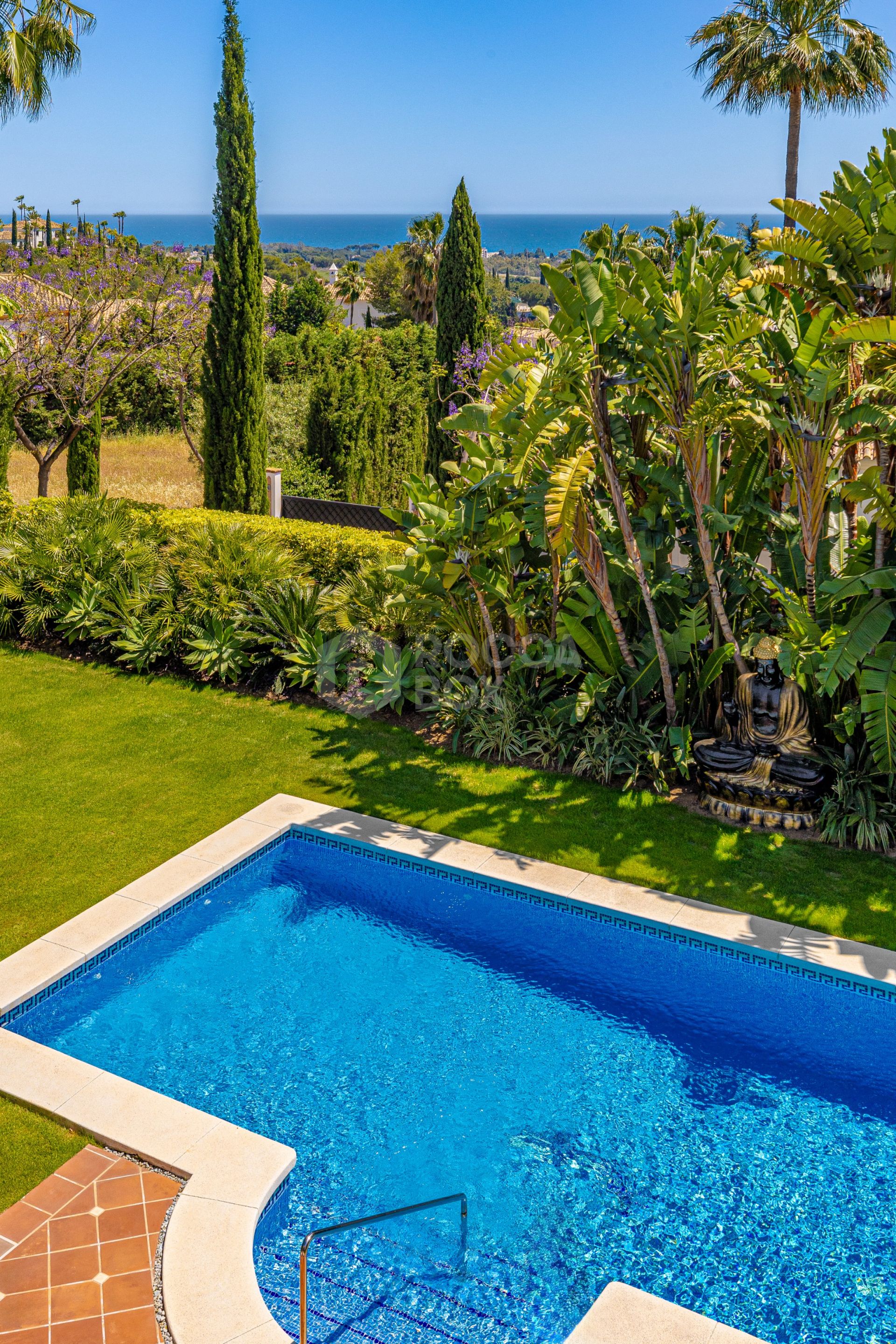Beautifully Renovated 6-Bedroom Villa with Breathtaking Views in Los Flamingos