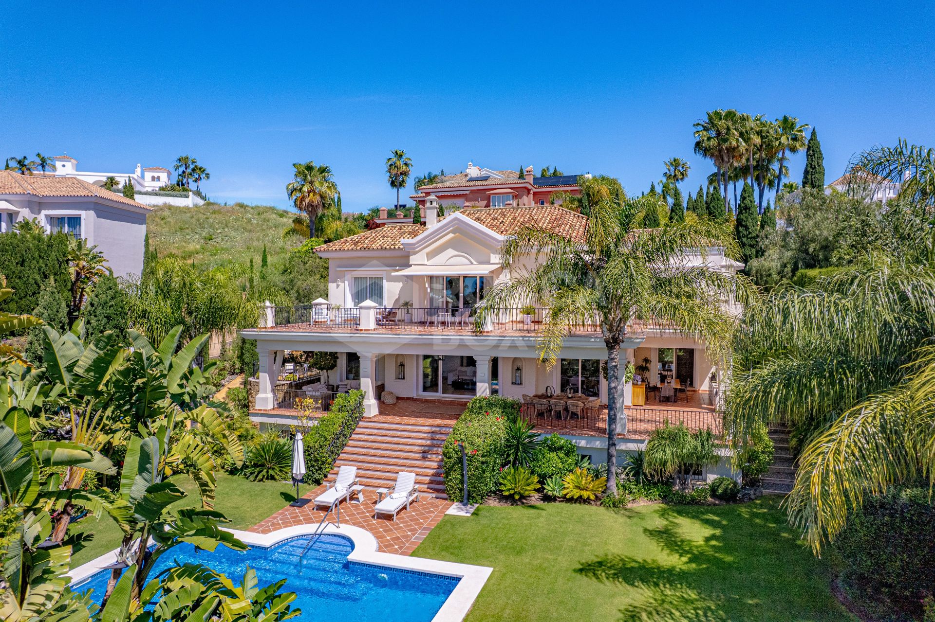 Beautifully Renovated 6-Bedroom Villa with Breathtaking Views in Los Flamingos