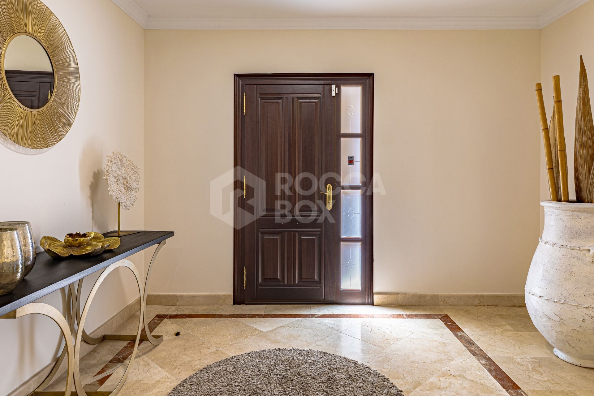 Beautifully Renovated 6-Bedroom Villa with Breathtaking Views in Los Flamingos