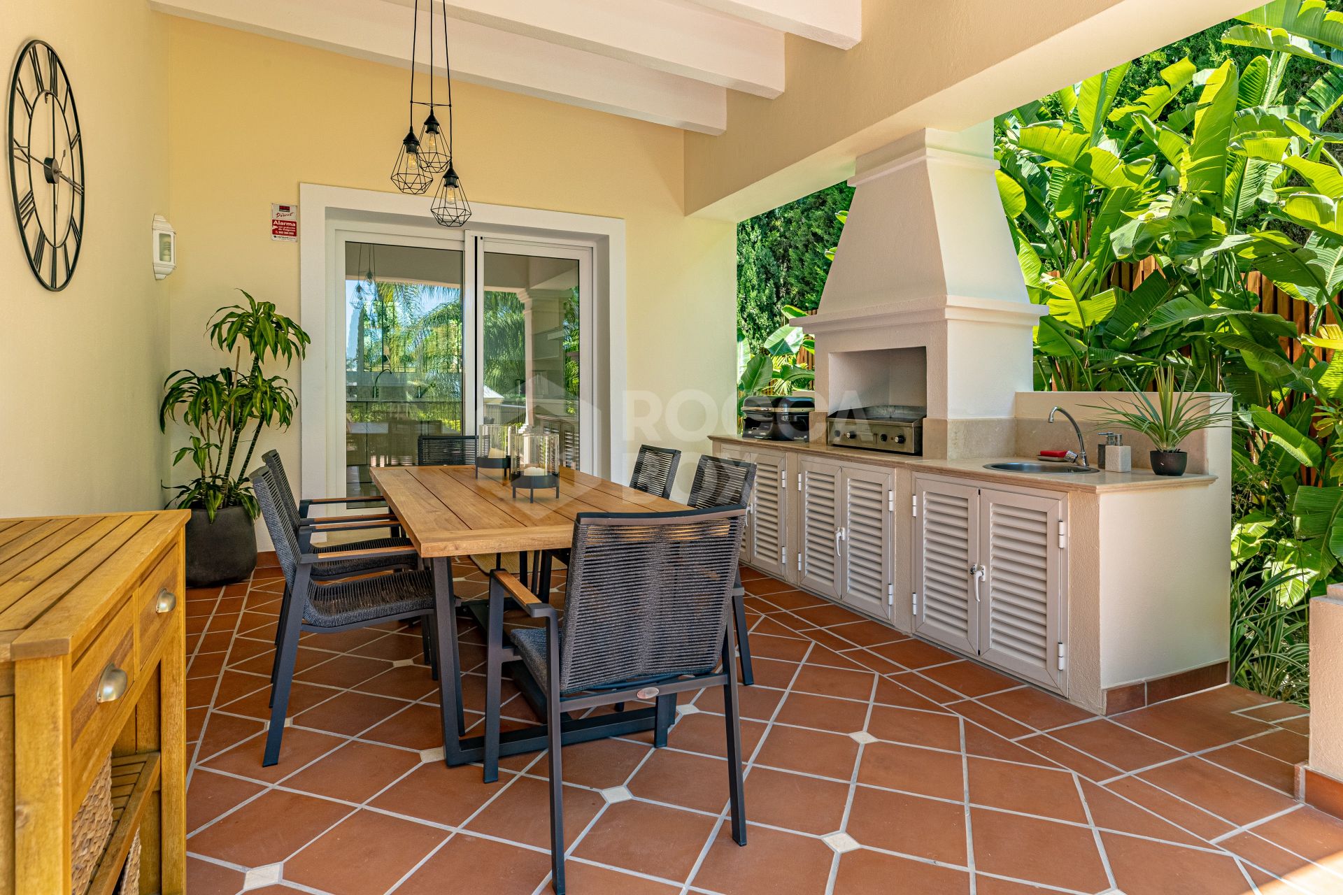 Beautifully Renovated 6-Bedroom Villa with Breathtaking Views in Los Flamingos