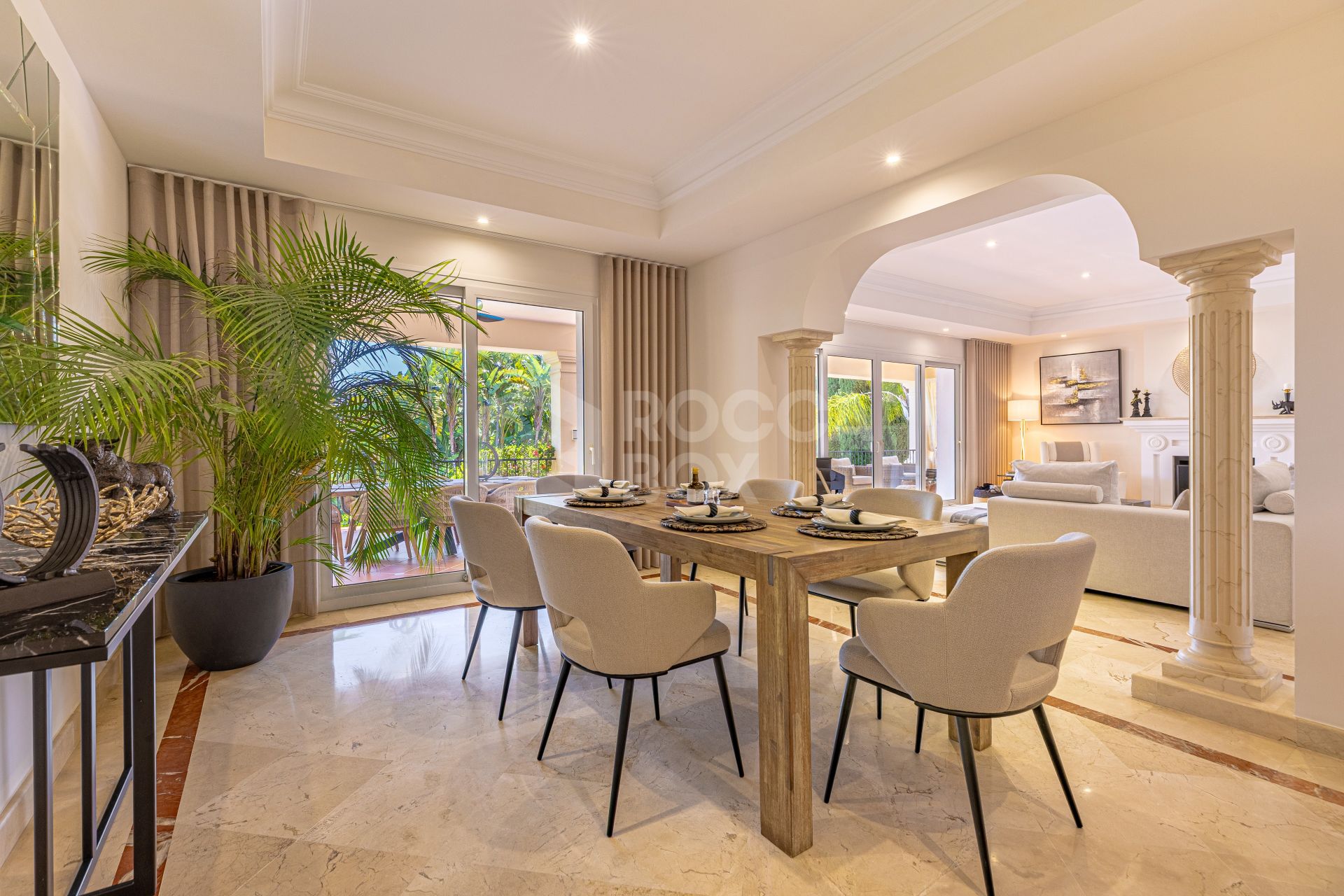 Beautifully Renovated 6-Bedroom Villa with Breathtaking Views in Los Flamingos