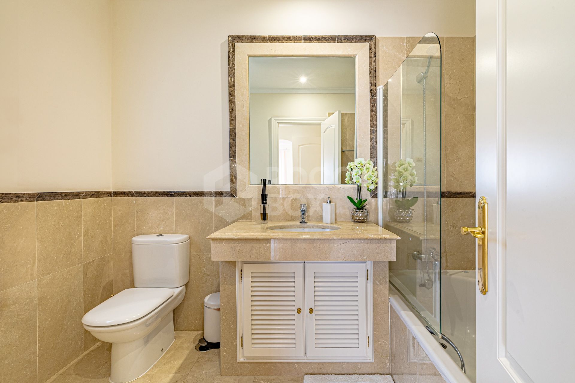 Beautifully Renovated 6-Bedroom Villa with Breathtaking Views in Los Flamingos