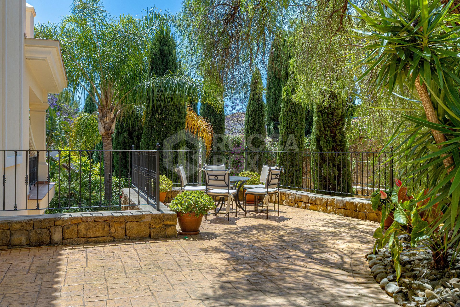 Beautifully Renovated 6-Bedroom Villa with Breathtaking Views in Los Flamingos