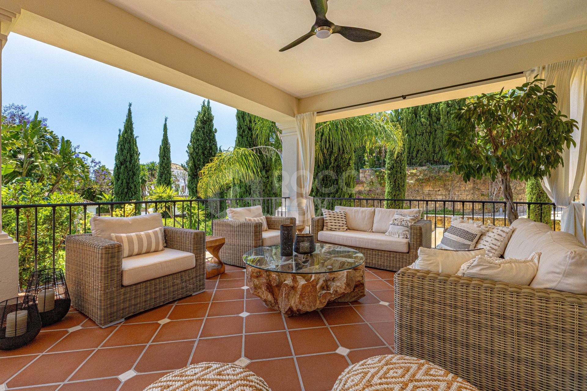 Beautifully Renovated 6-Bedroom Villa with Breathtaking Views in Los Flamingos