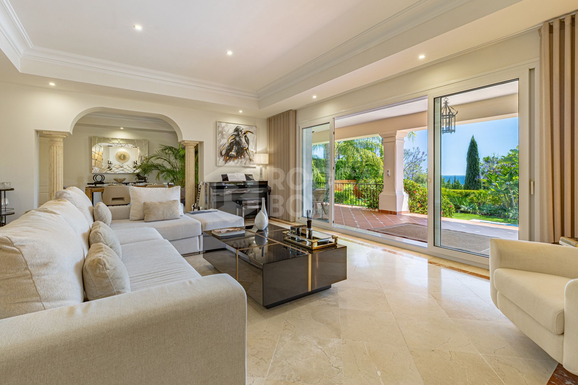 Beautifully Renovated 6-Bedroom Villa with Breathtaking Views in Los Flamingos