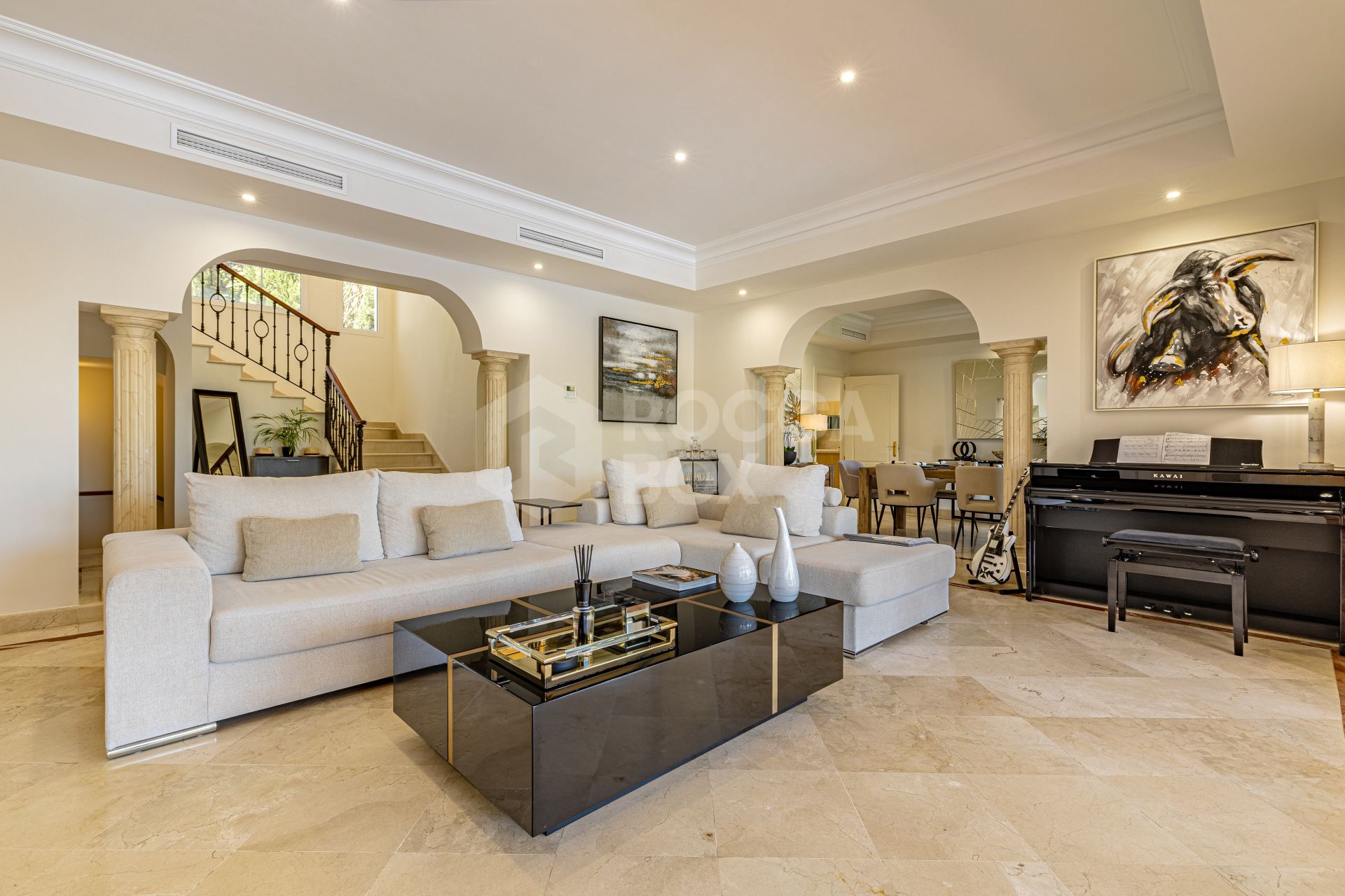 Beautifully Renovated 6-Bedroom Villa with Breathtaking Views in Los Flamingos