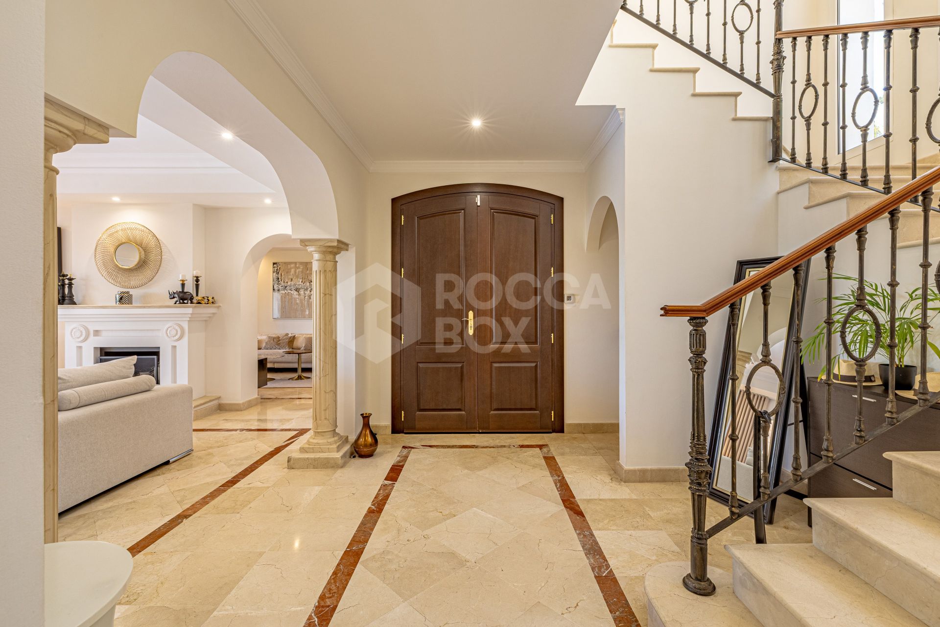 Beautifully Renovated 6-Bedroom Villa with Breathtaking Views in Los Flamingos