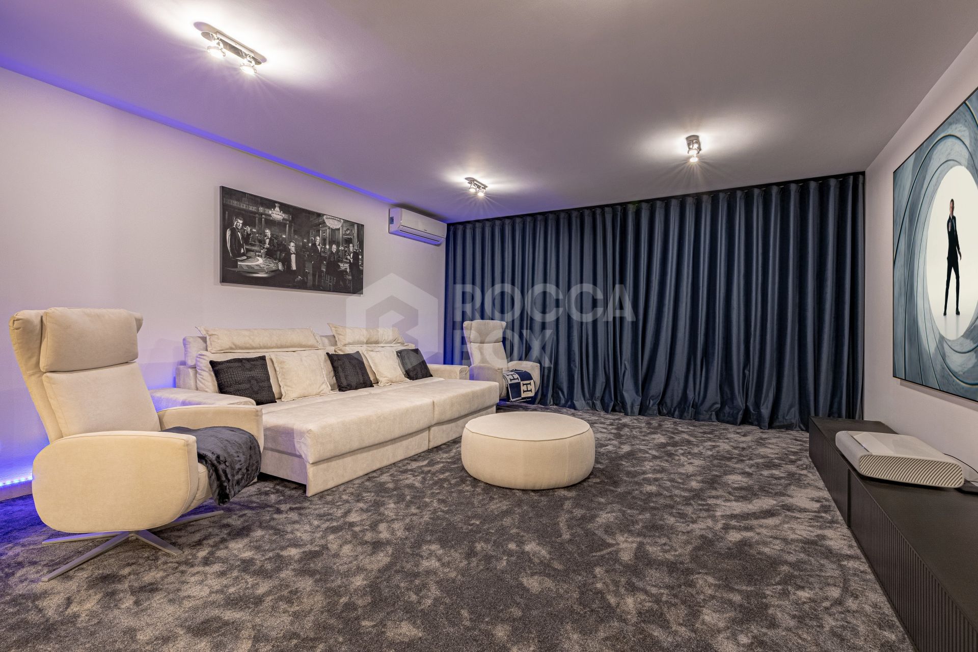 Beautifully Renovated 6-Bedroom Villa with Breathtaking Views in Los Flamingos