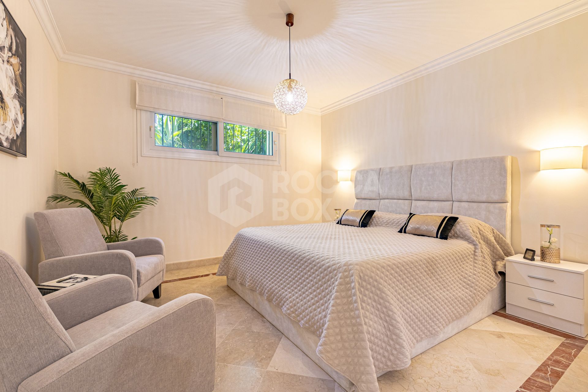 Beautifully Renovated 6-Bedroom Villa with Breathtaking Views in Los Flamingos