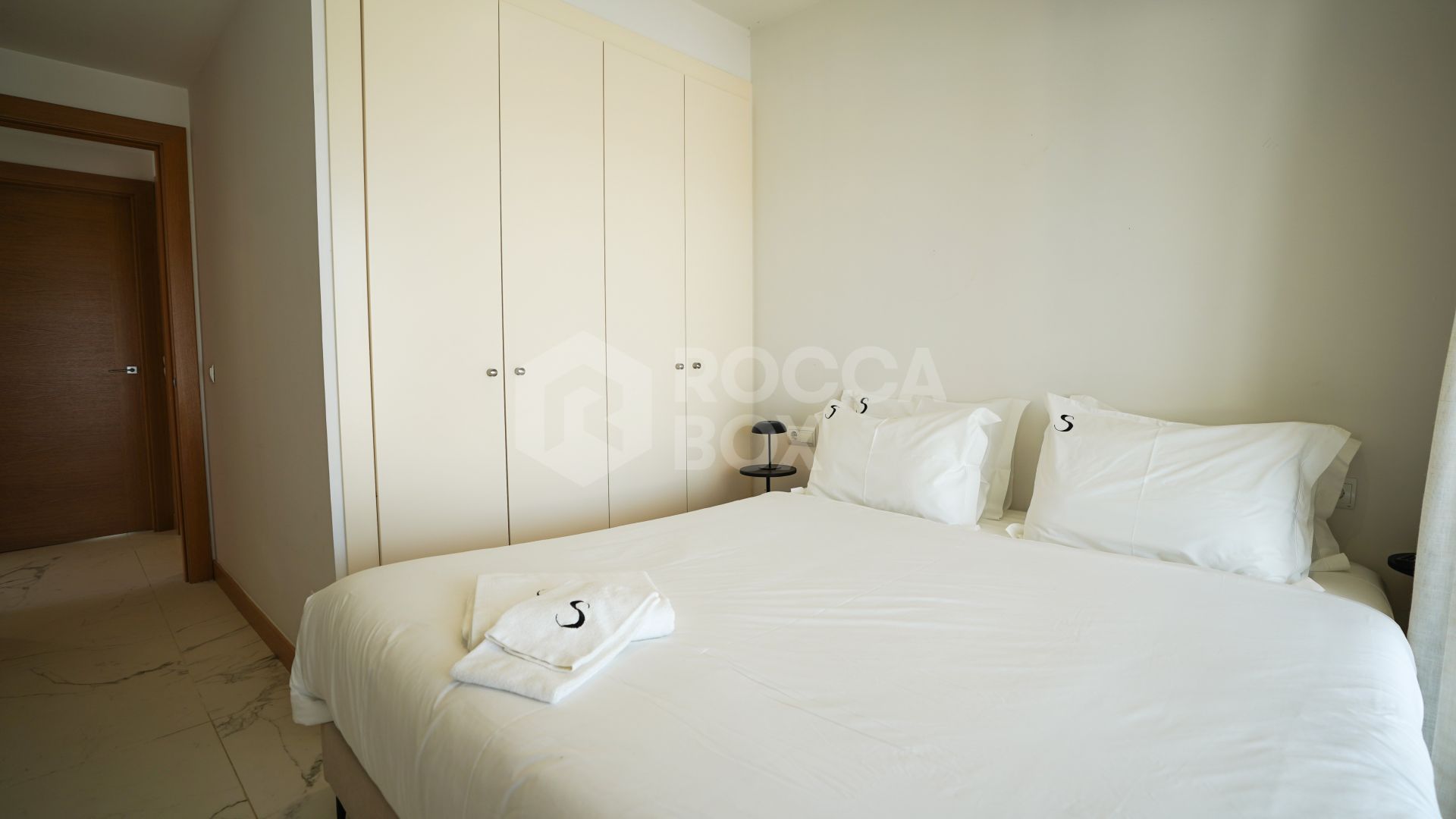 Long-term rental 2-bedroom apartment with large terrace, new construction.