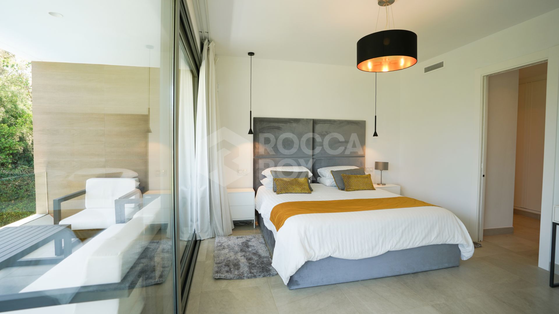 Luxury Five-Bedroom Villa with Private Pool for Long-Term Rental