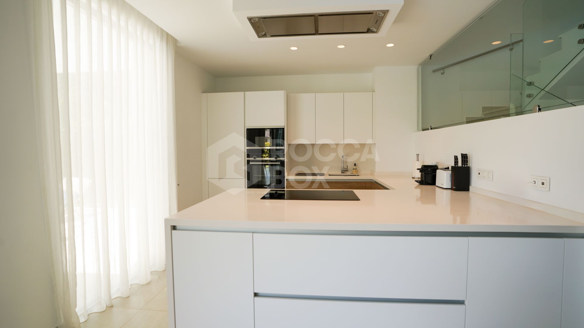 Luxury Five-Bedroom Villa with Private Pool for Long-Term Rental