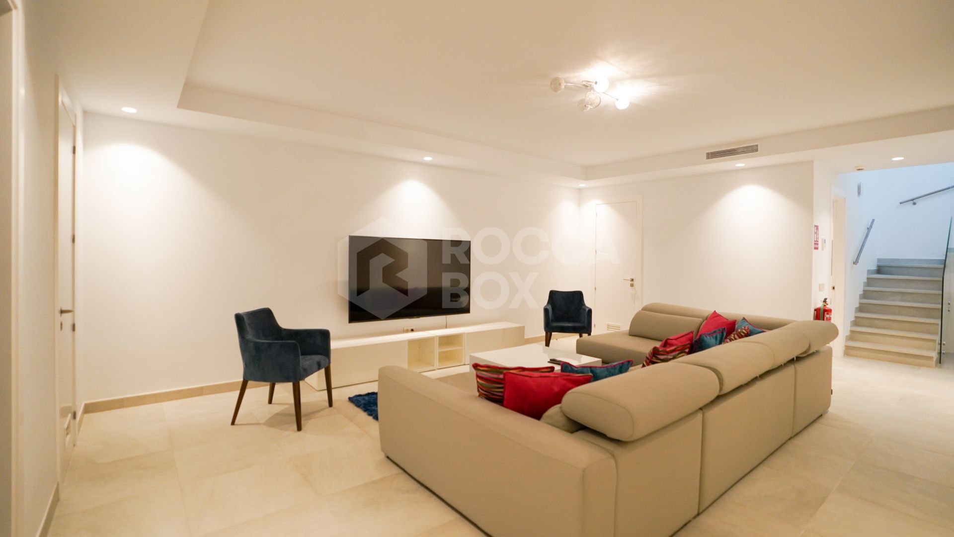 Luxury Five-Bedroom Villa with Private Pool for Long-Term Rental