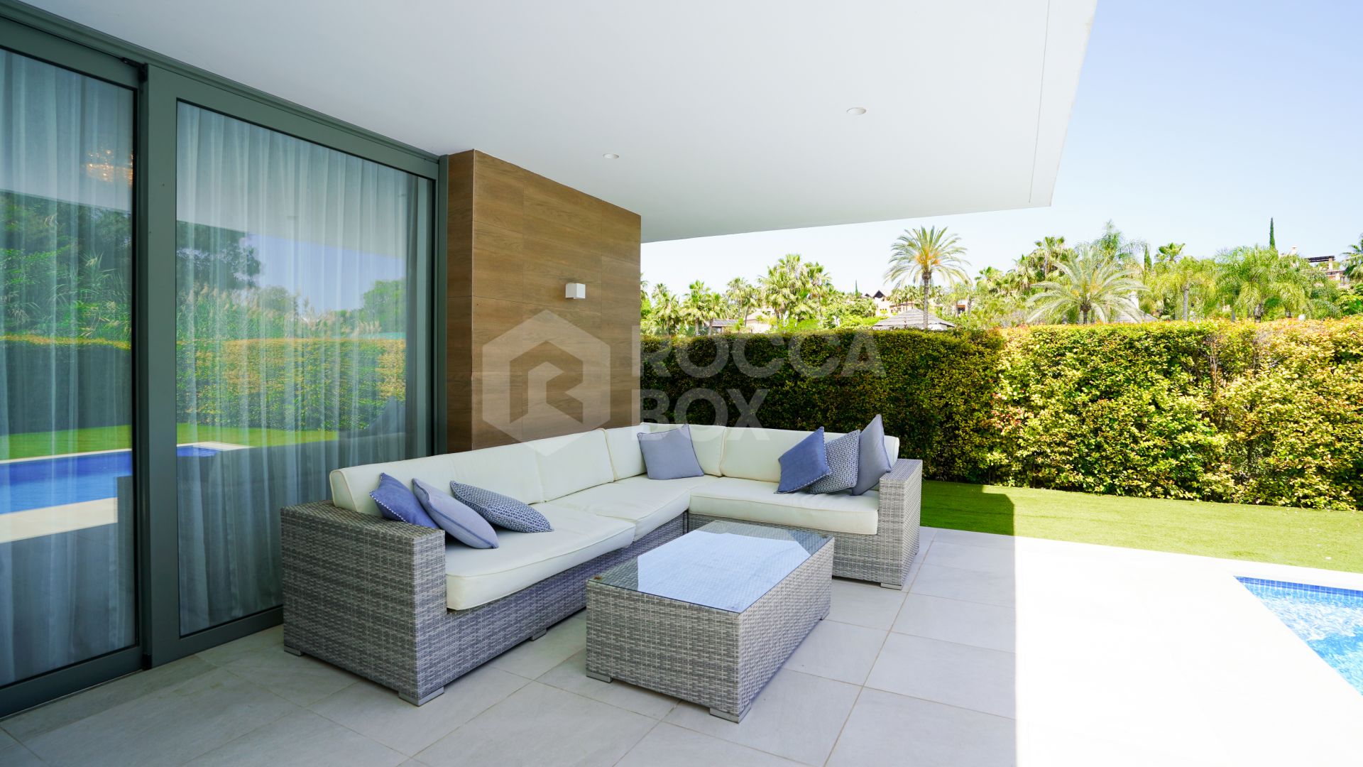 Luxury Five-Bedroom Villa with Private Pool for Long-Term Rental