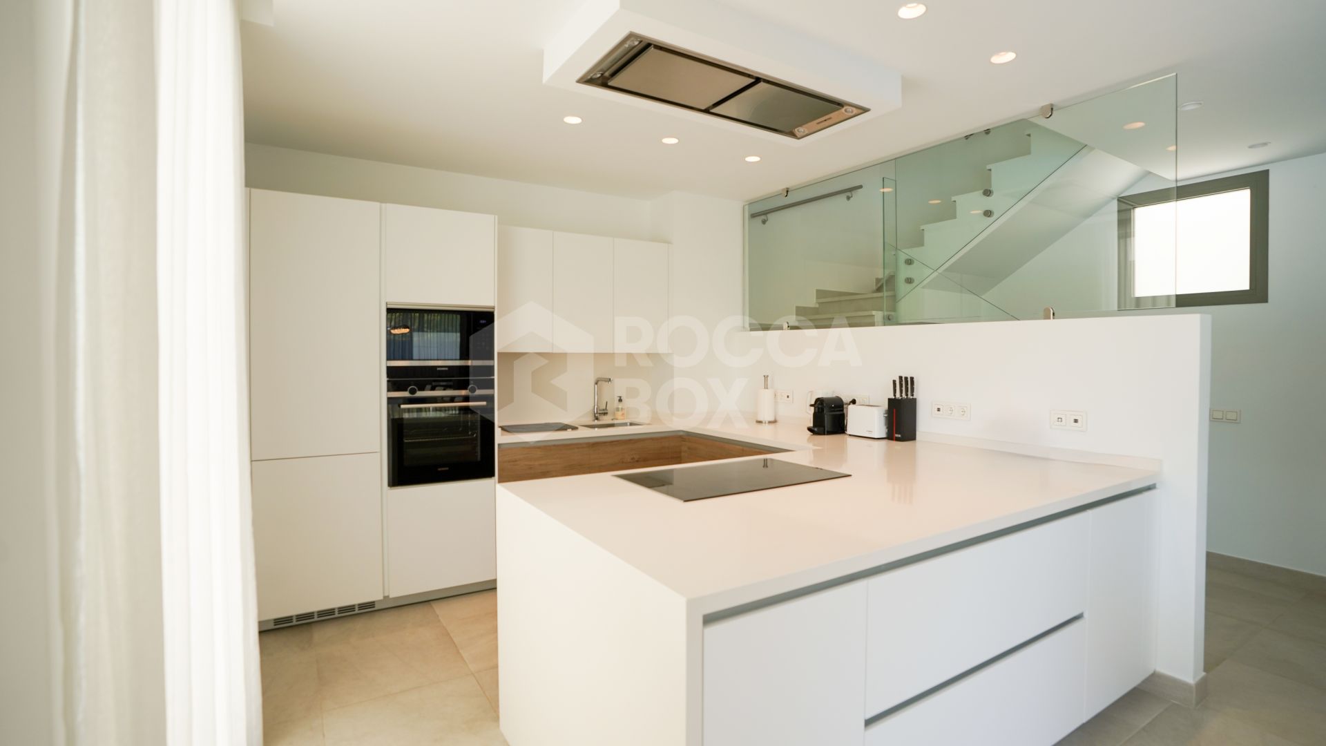 Luxury Five-Bedroom Villa with Private Pool for Long-Term Rental