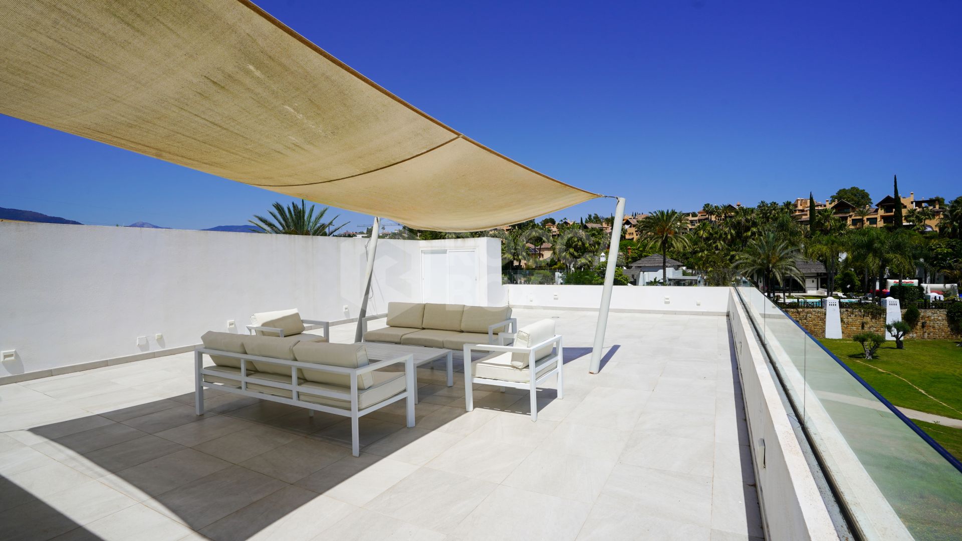 Luxury Five-Bedroom Villa with Private Pool for Long-Term Rental