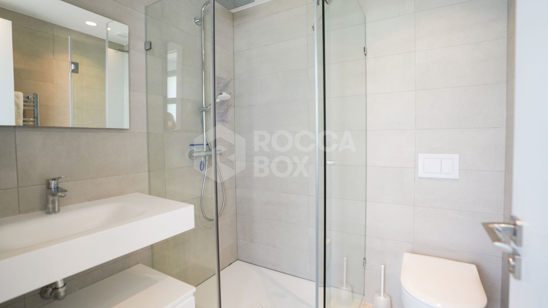 Luxury Five-Bedroom Villa with Private Pool for Long-Term Rental