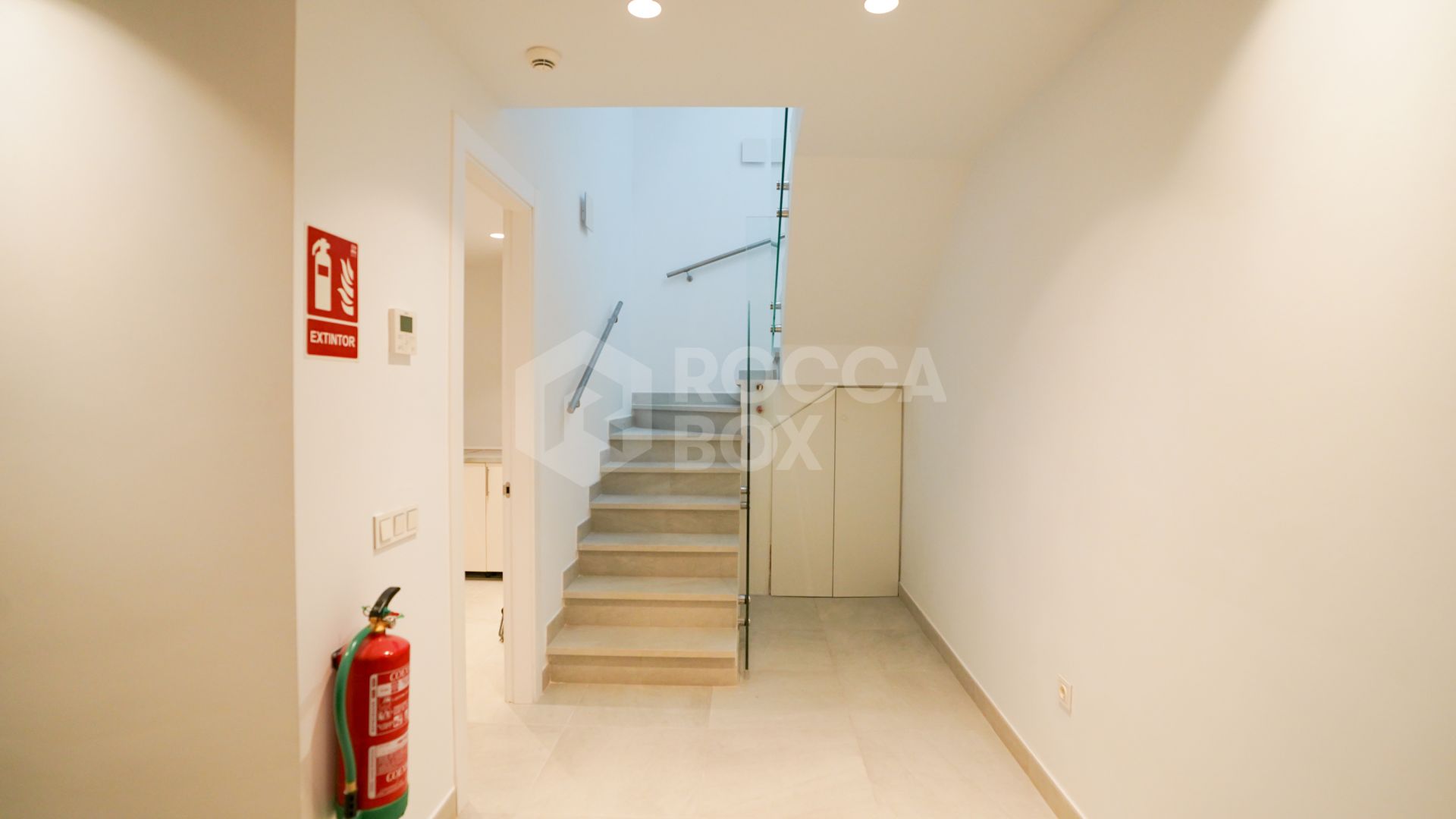 Luxury Five-Bedroom Villa with Private Pool for Long-Term Rental