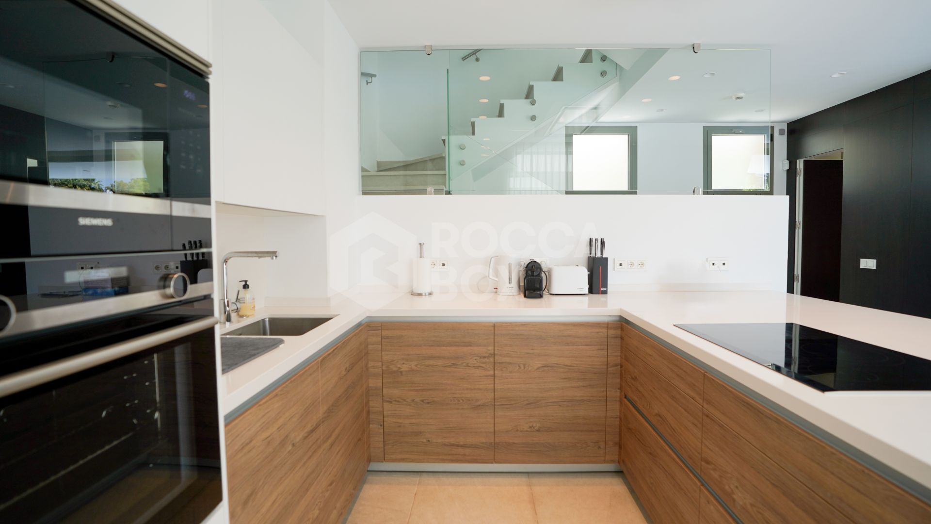 Luxury Five-Bedroom Villa with Private Pool for Long-Term Rental