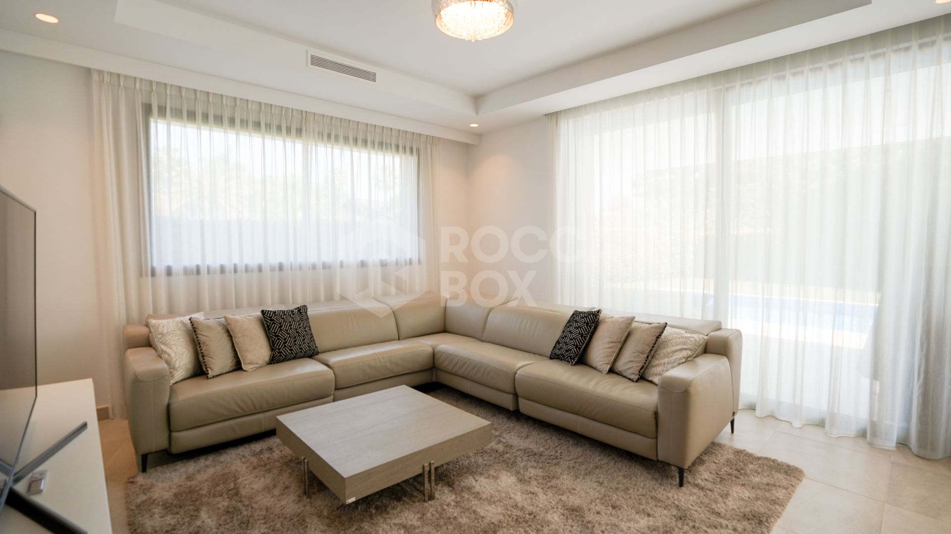 Luxury Five-Bedroom Villa with Private Pool for Long-Term Rental