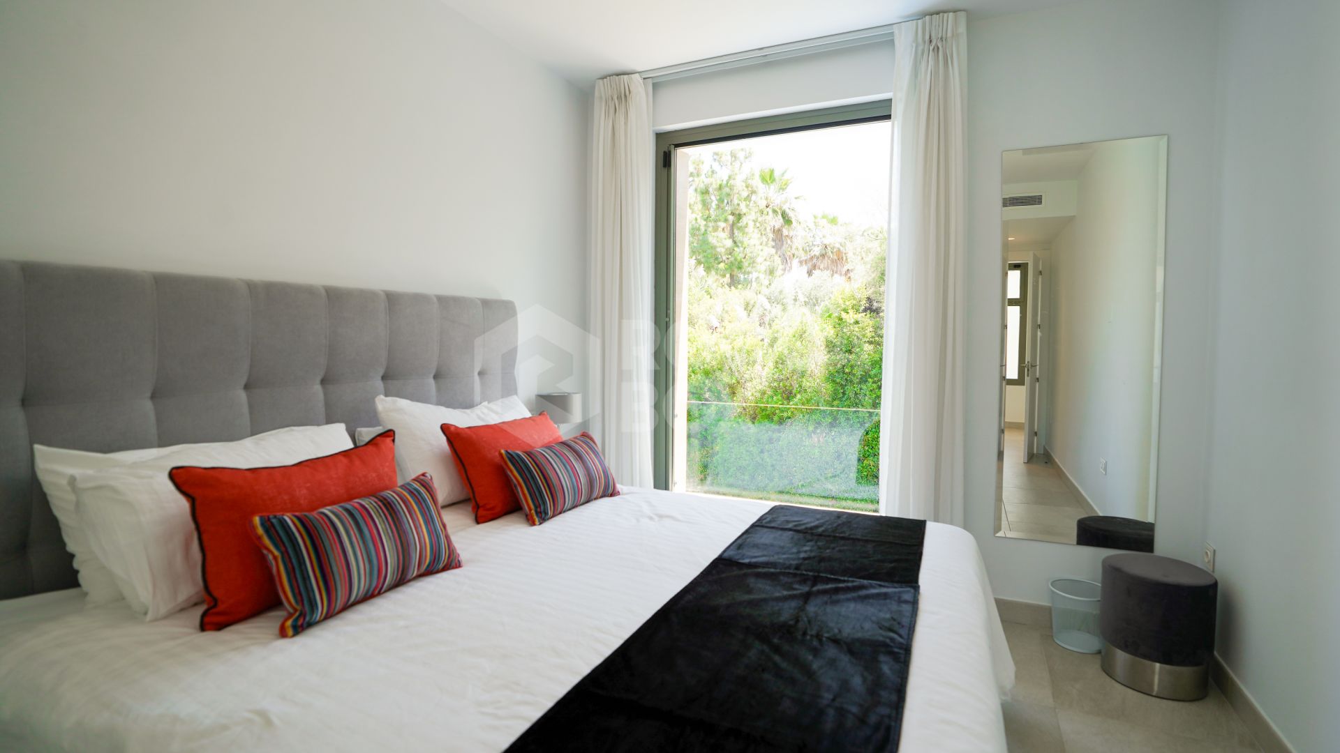 Luxury Five-Bedroom Villa with Private Pool for Long-Term Rental