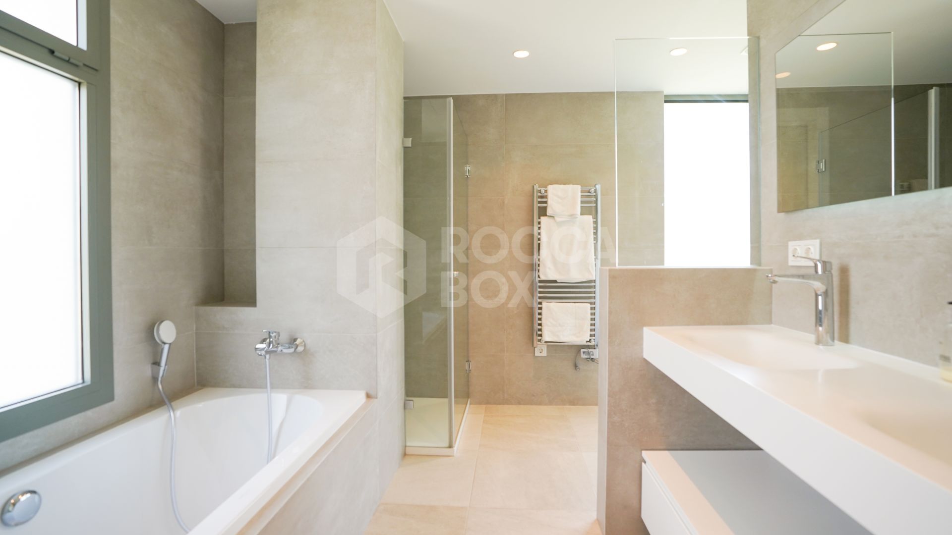 Luxury Five-Bedroom Villa with Private Pool for Long-Term Rental