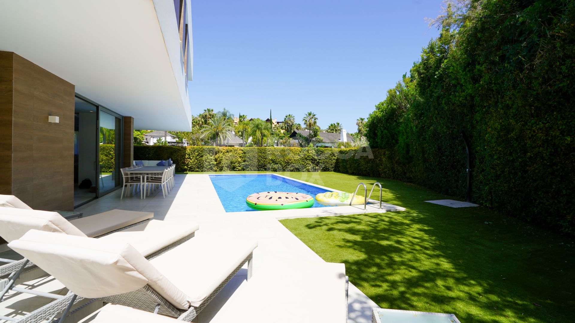 Luxury Five-Bedroom Villa with Private Pool for Long-Term Rental