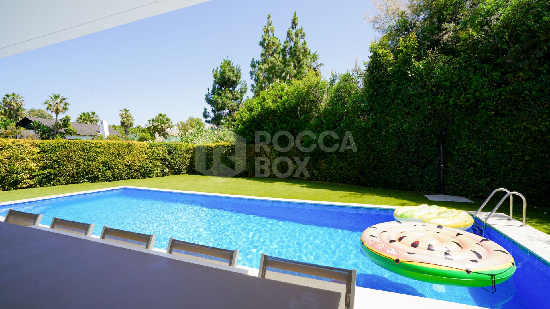 Luxury Five-Bedroom Villa with Private Pool for Long-Term Rental